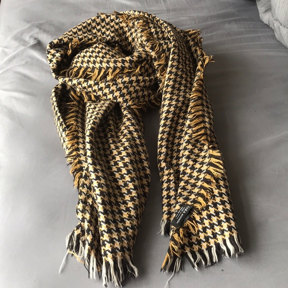 Zara Accessories - Zara extra large blanket scarf